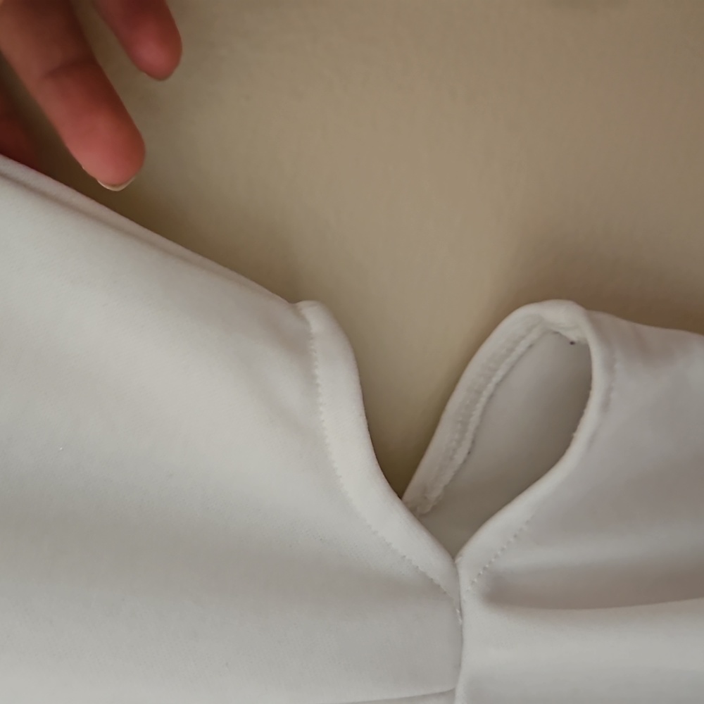 Belongsci White sleeveless cut put on the sides dress - Picture 3 of 7